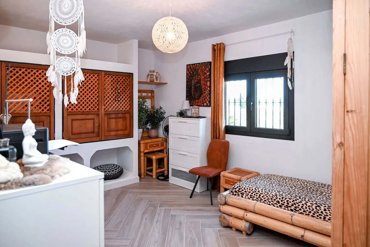 b6fba4bd-5e3c-451c-8cb7-8cf35cb3cd9c