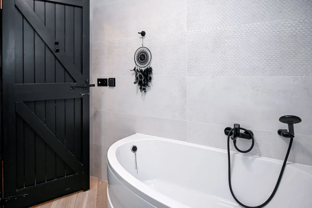 b7f52076-9995-49c8-8589-b40fe4b8d91d