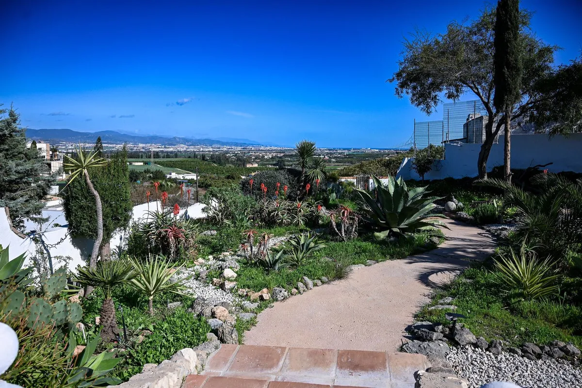 ceb6839b-312f-4f28-aa13-1bdd0e64ce1c