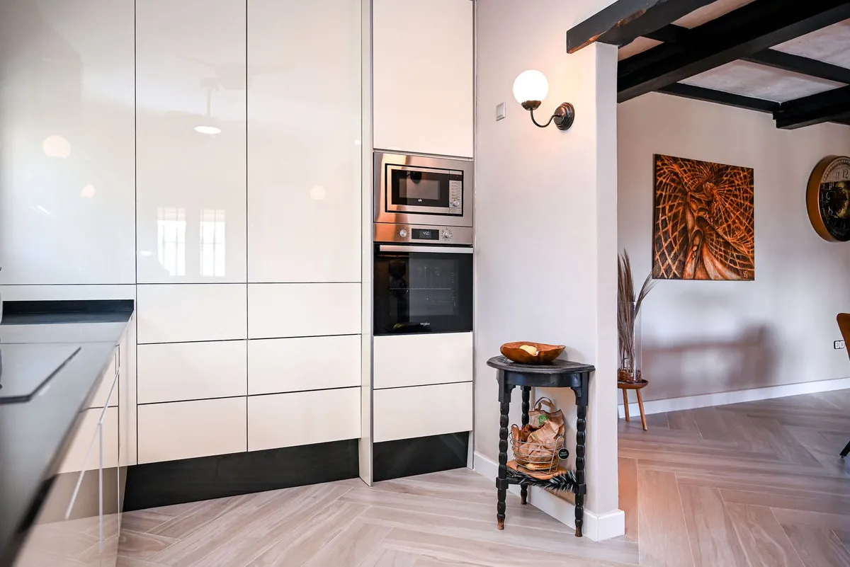 e627d9a6-4df8-46fb-baf2-7b3145a643ee