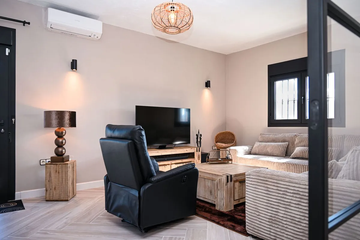 e80d76da-6a9f-44ad-b213-e7589cf13cd9