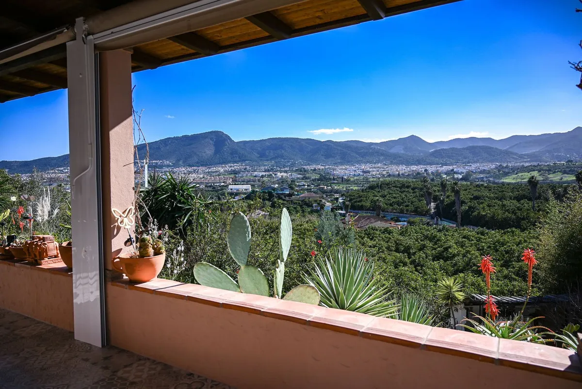 fe5b6eed-de9c-4f70-a225-342accb3302b