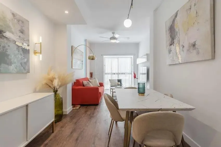 d8f378d9-f048-4017-8975-2ae185d1f595