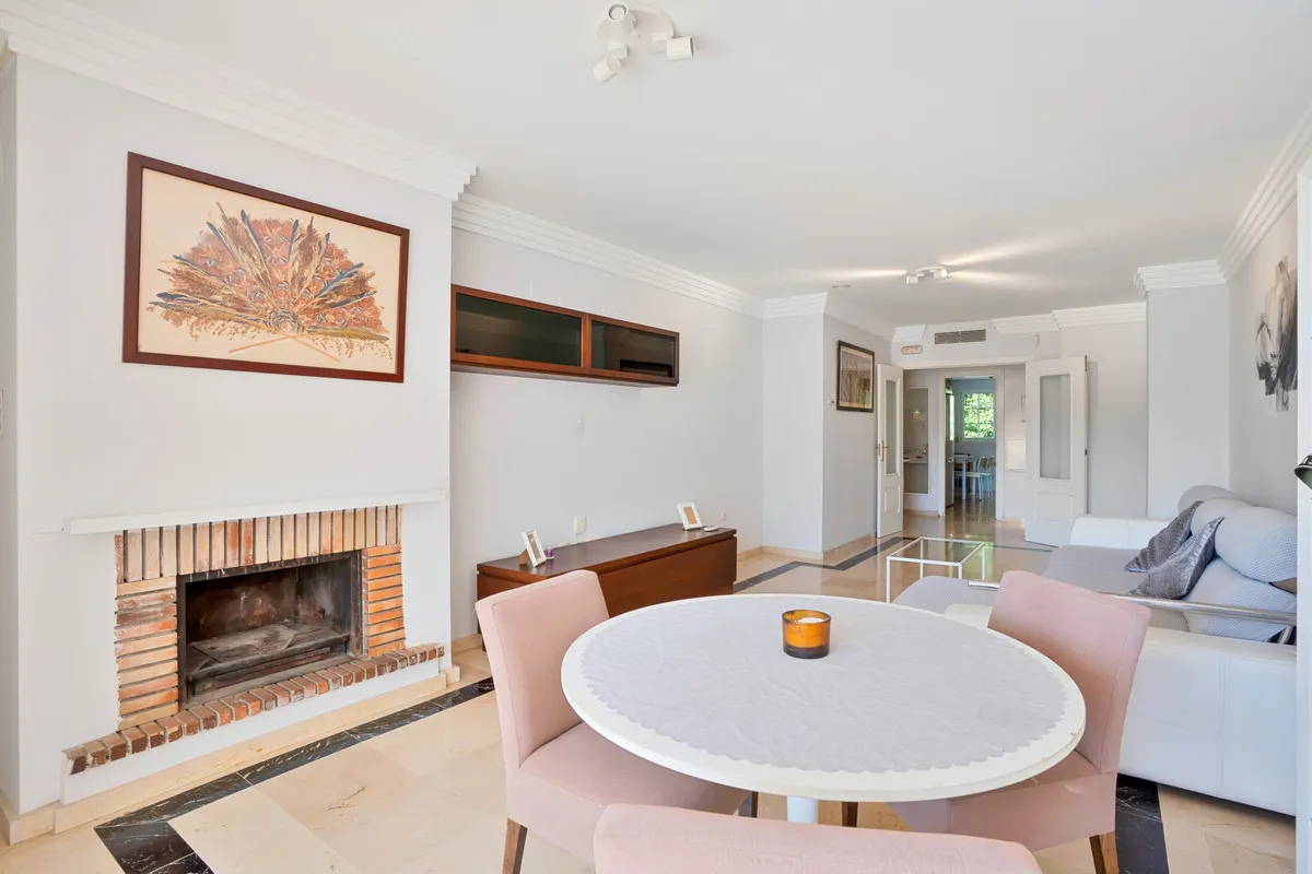 2cf01fe8-5ba2-4f23-a40c-bcae519ad567