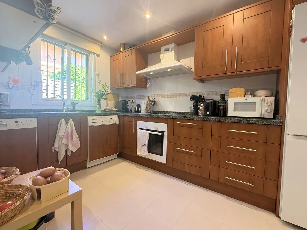 c4eb2a79-47d5-4abb-92e7-427c8f4e0342