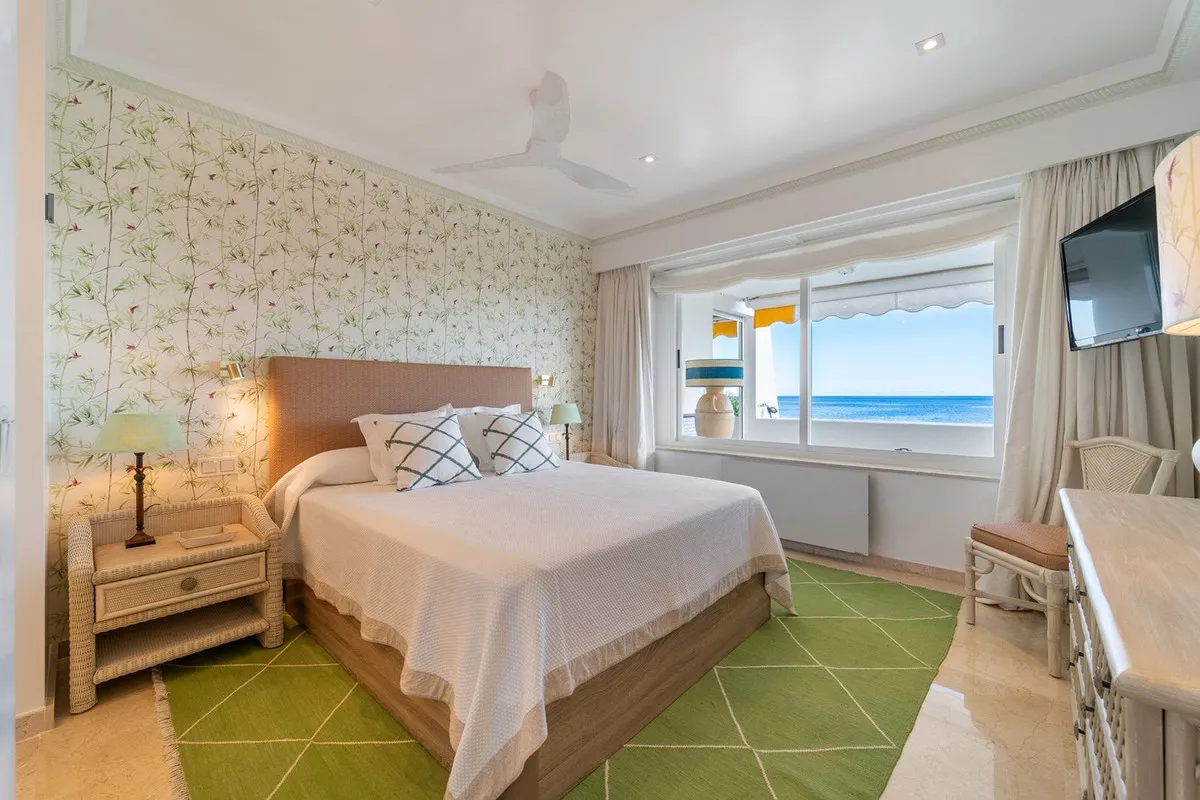 3aacc79d-f74b-4a80-b68b-afbb98a5588e