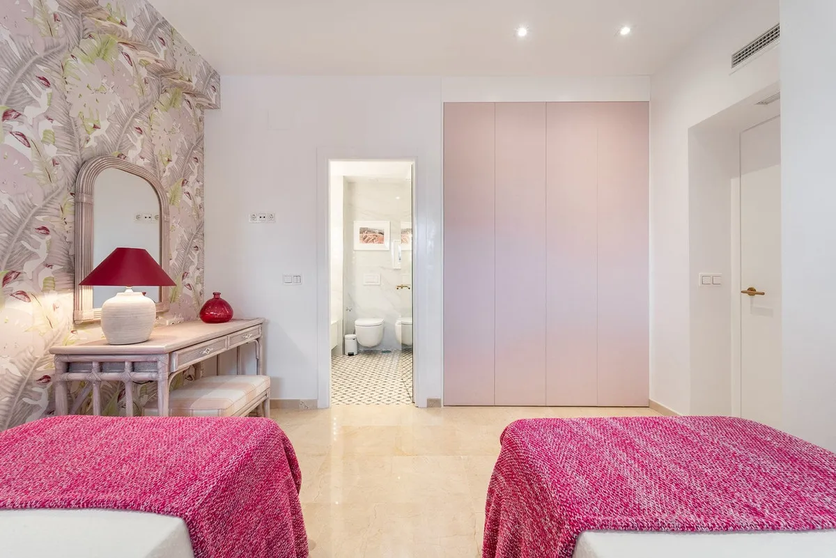 3d5b626c-f35c-4fac-98c9-8eb37d1c8af4