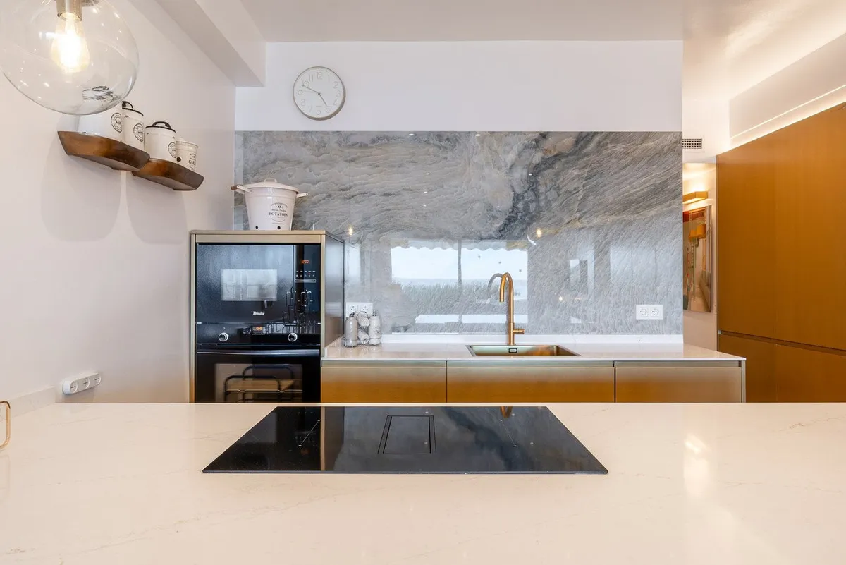 960e54b2-85ef-401c-bc86-14a9a49bf949