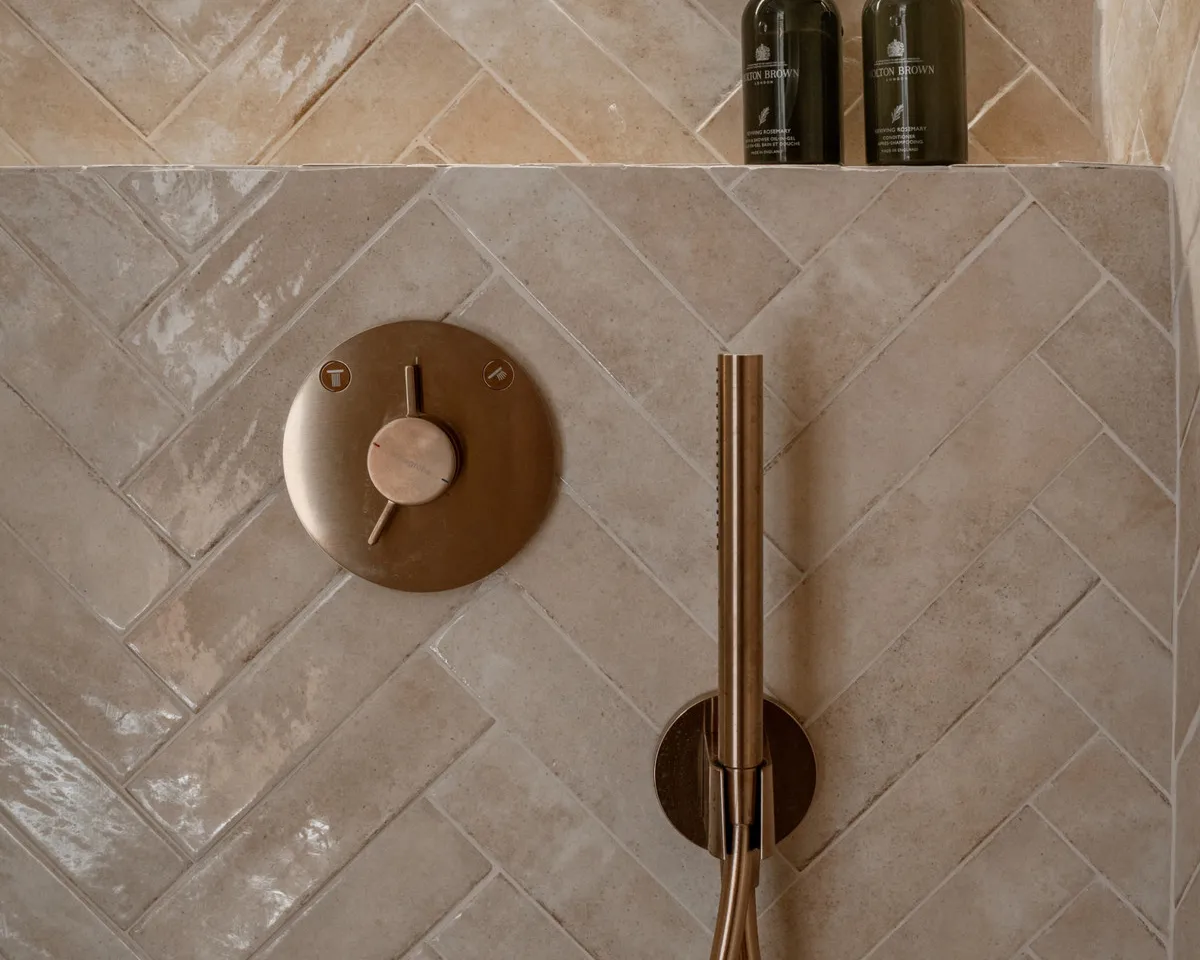 150ce774-047b-41b5-84aa-1c36e3120a06