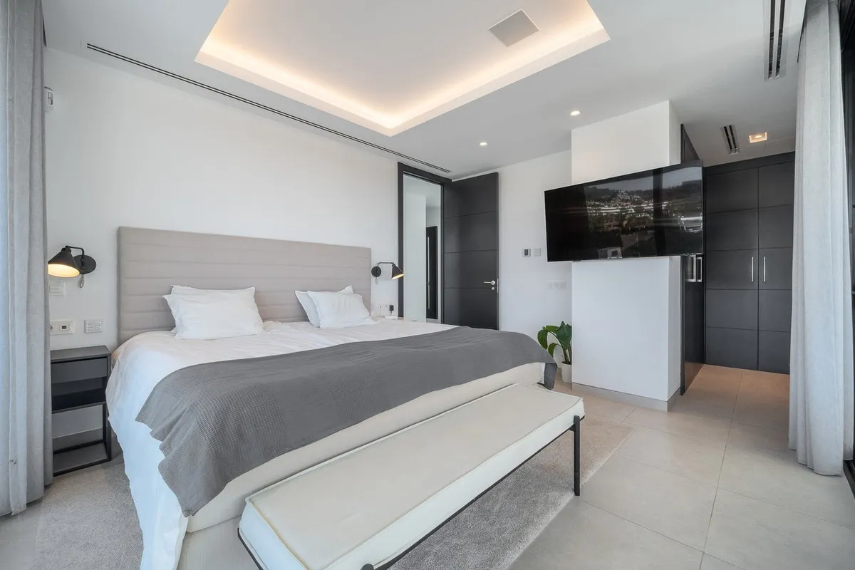 6c53702c-49bb-4d09-88f6-89525d7ff34a