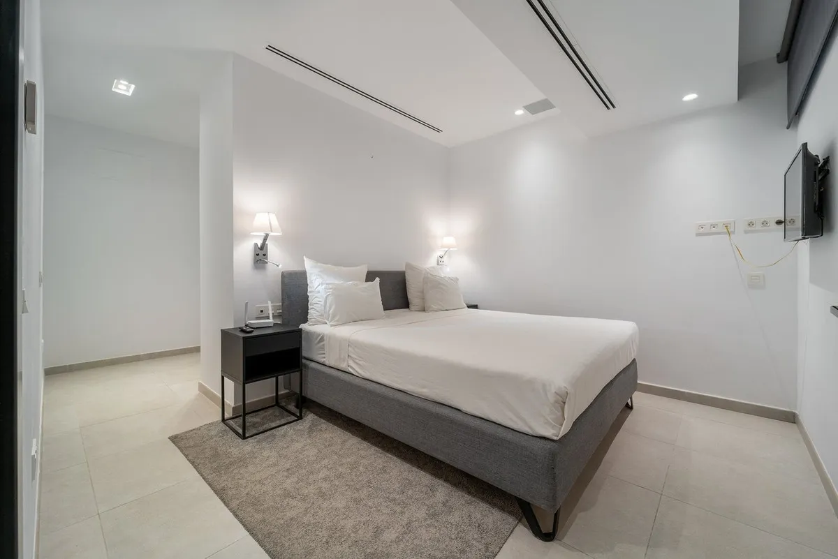 b9ca078a-669b-4c76-b7ae-4fc16212f05c