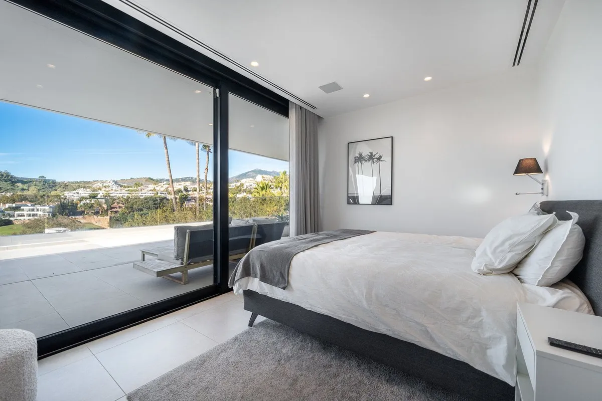 cfd82c8c-0833-4a40-9741-0573169989c3