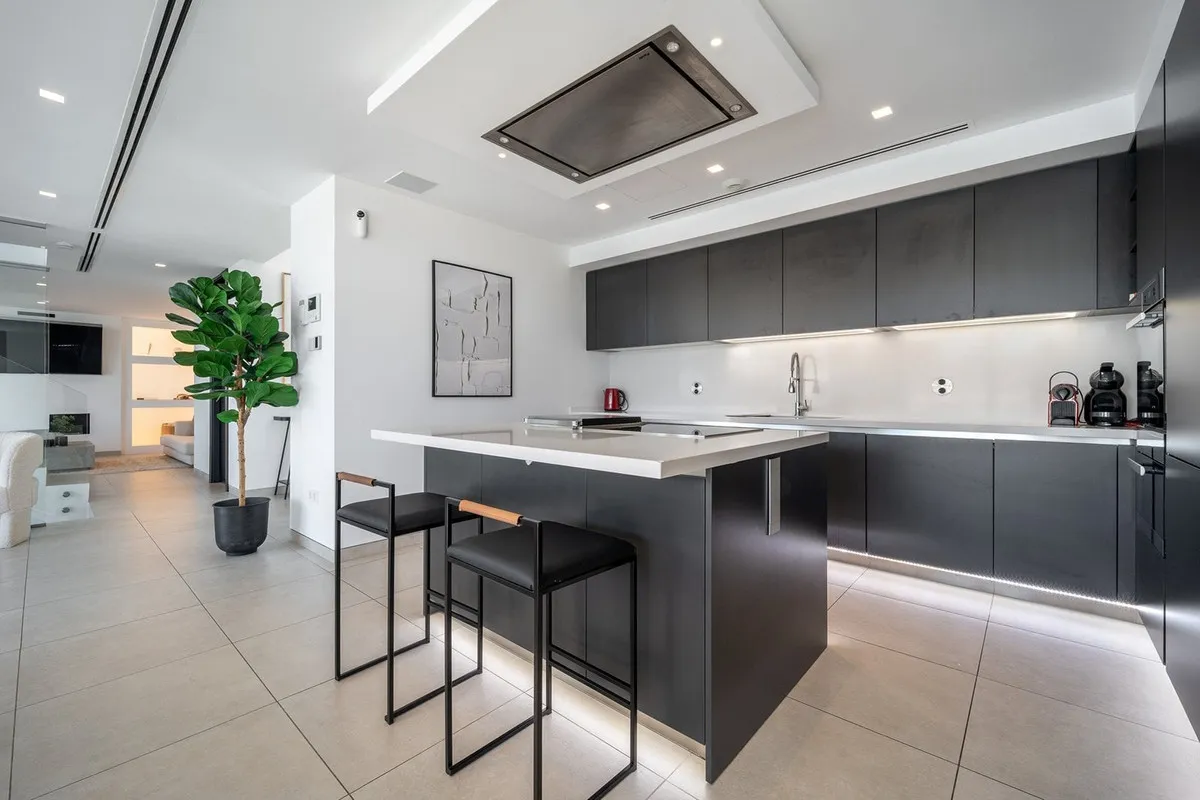 f6c74f8d-4682-4b9c-aebc-6790b172ee70