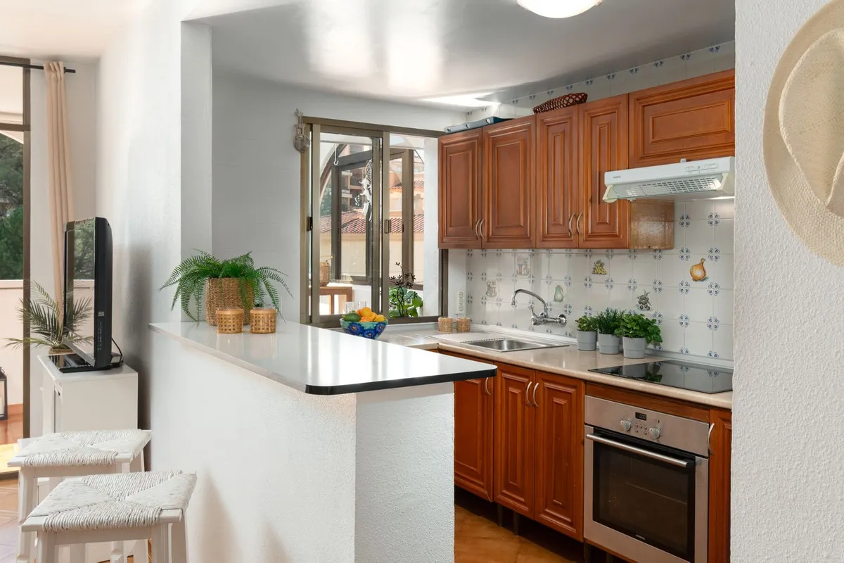 98565400-85c1-402a-a5c2-0c33c2505946