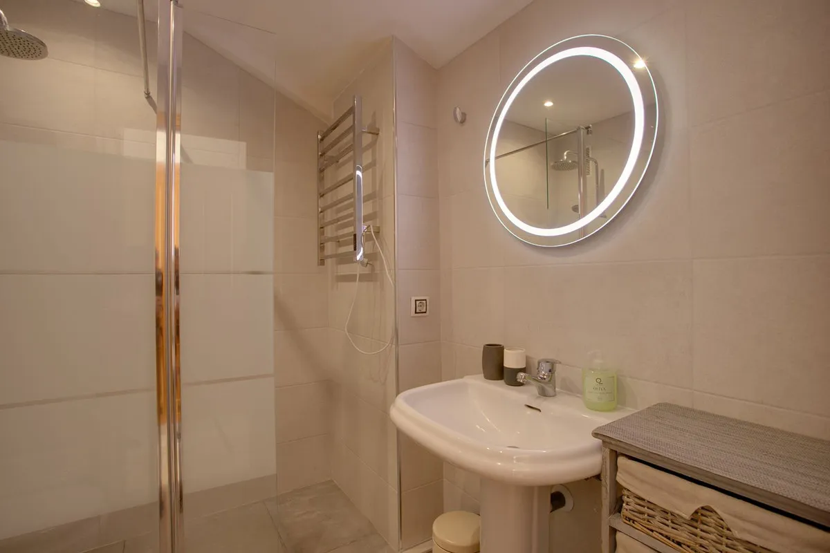 ae35839e-1178-4a51-9a45-676308afbd89