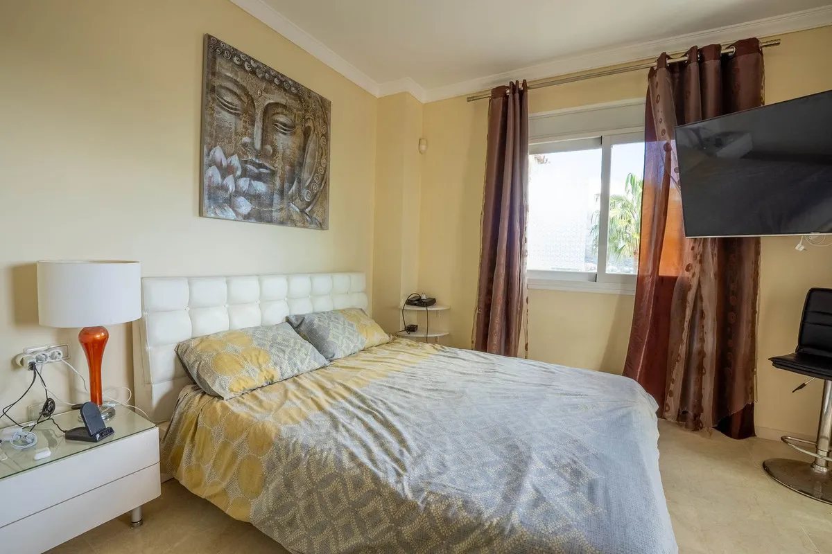 1e579523-94f6-4f30-8d8a-4dc2507b48ce