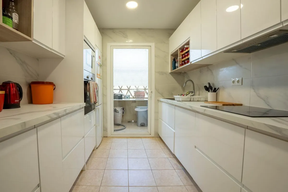 f043140b-30f8-46b9-9f93-0ac945290528