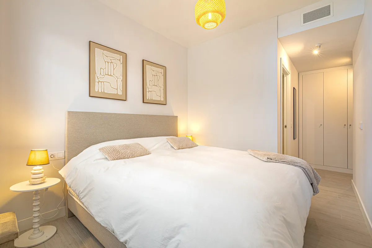 1de02bec-dd84-41e7-aff9-7278fd765045