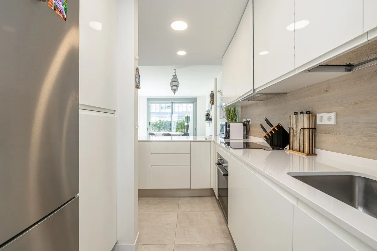 984c0a25-4b5c-40af-b583-bef673dd0b7e