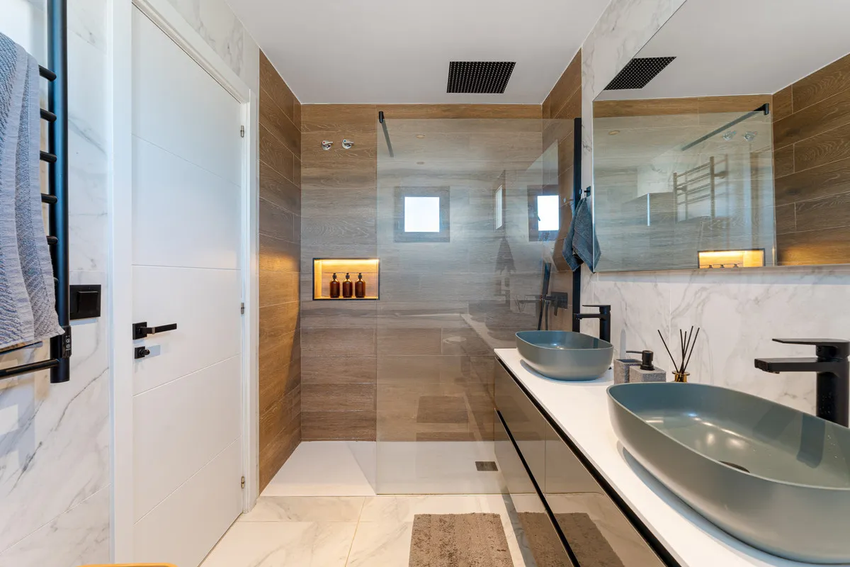 f0e18005-6b28-4d0b-92bf-8fbe849851f1