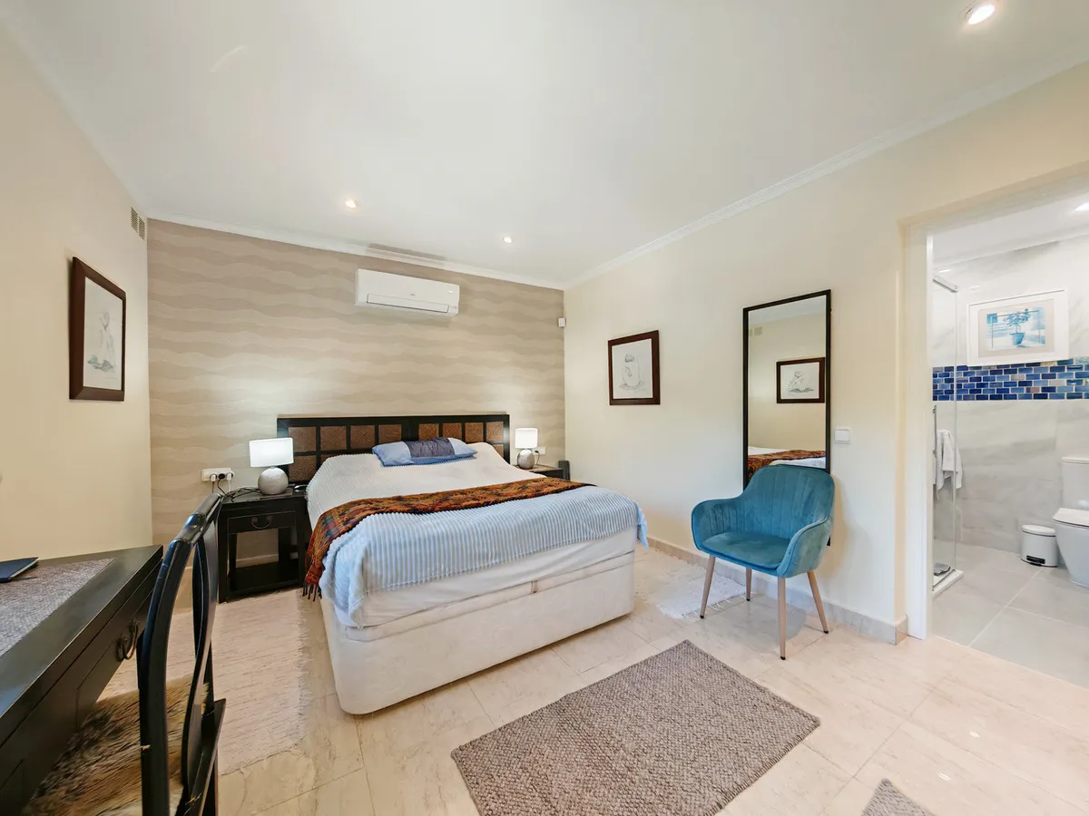 273c23b5-ffff-46c0-a40a-378b2a60c296