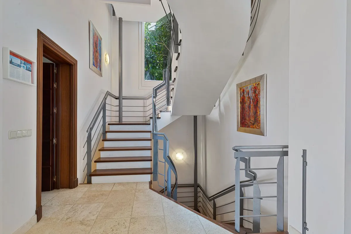 0e9837ce-190c-41fd-988b-6ae7d743f339