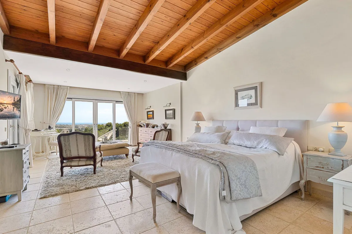 70e6d6e2-d596-4cb0-bf32-3003437a4926