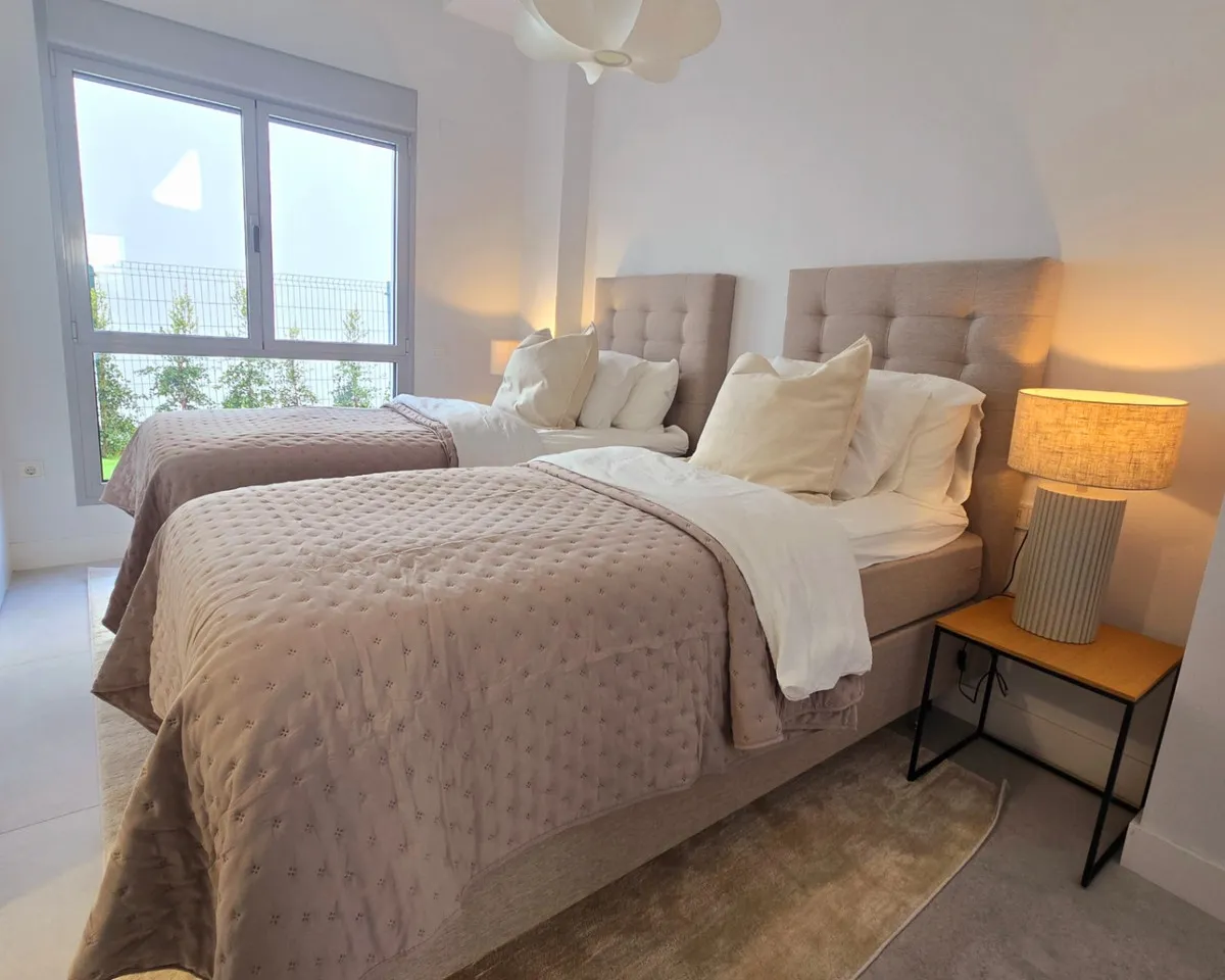 b4d0f9a7-efa4-438f-8e74-a2971e3d1d7e