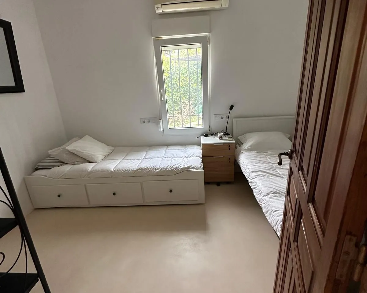 46897113-c692-4636-8b51-c9a94d4472f0