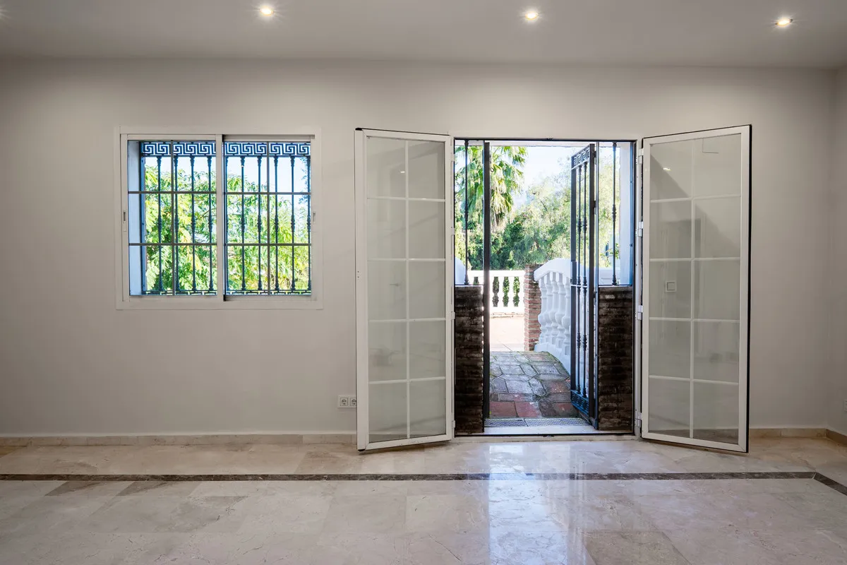 a17d0980-96b8-492f-8cb4-4834e8dc9817