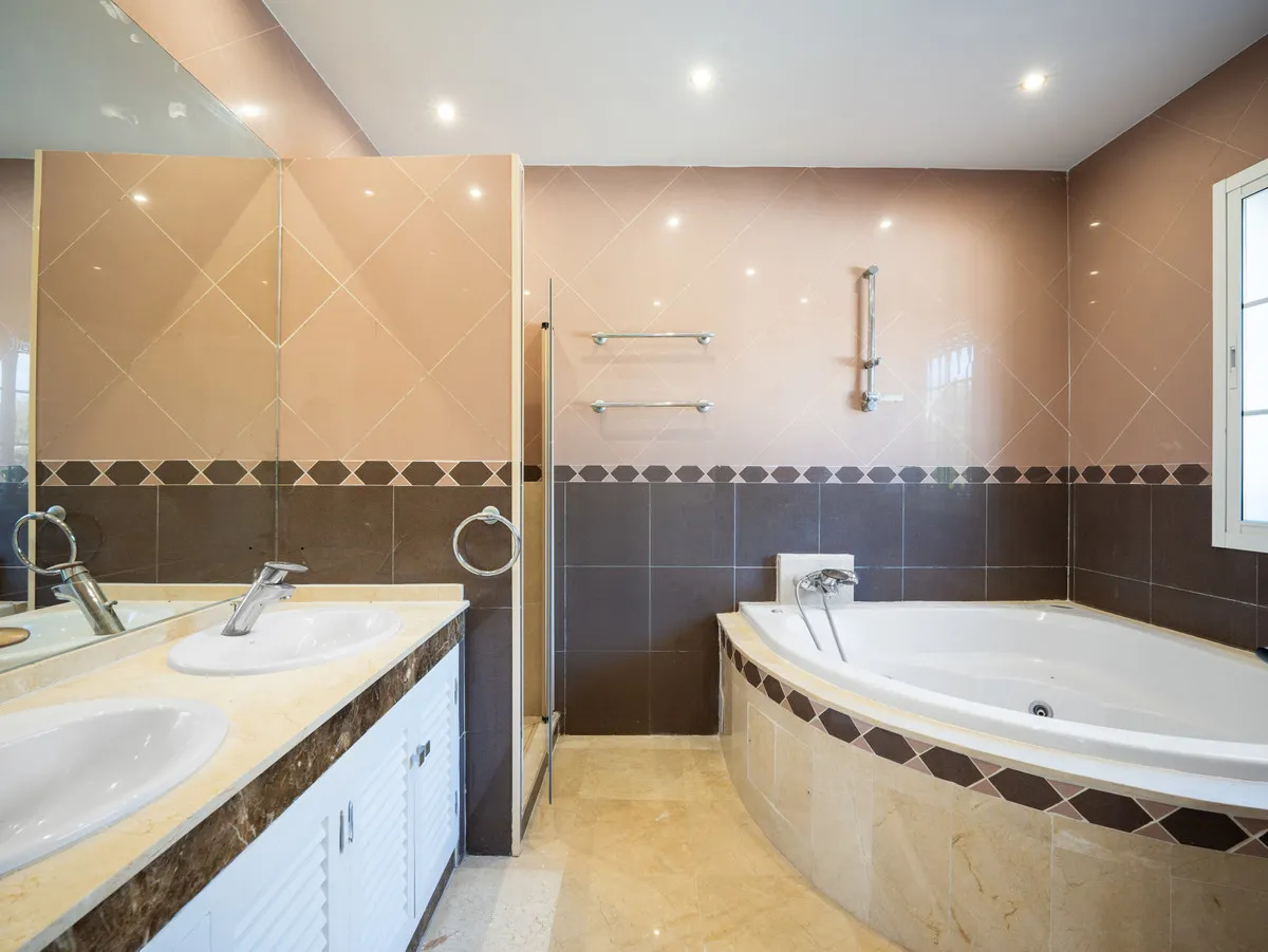 ea273741-17ff-4c6f-ab68-ea6f8e2b8d0e