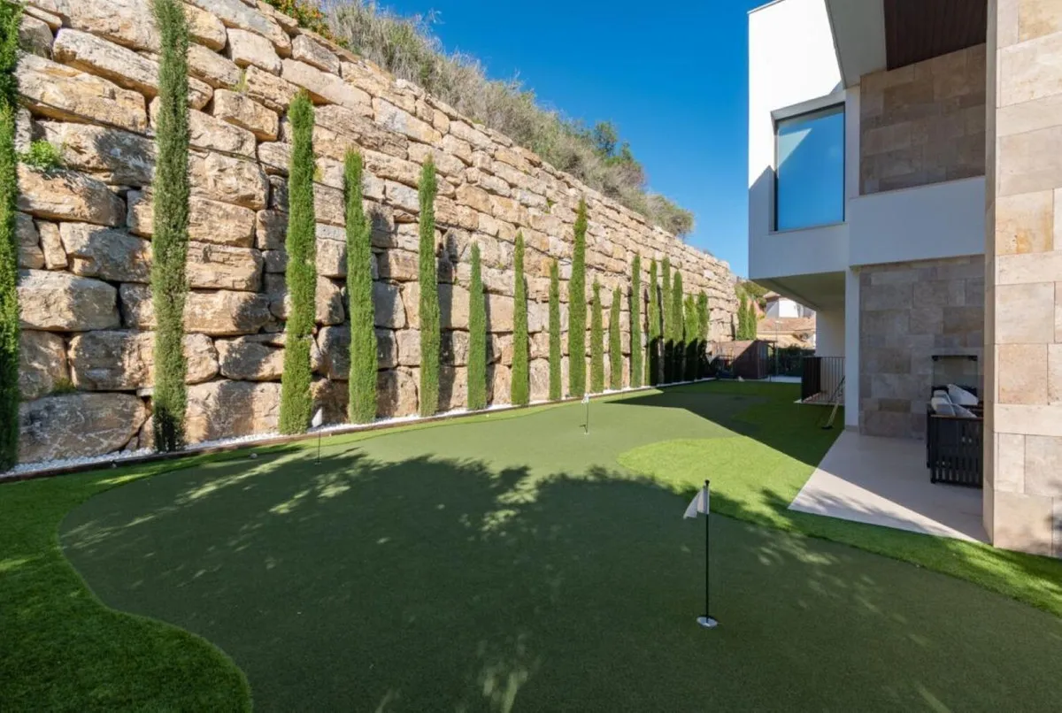 b4d40446-f076-450d-9cef-8e1289ff2a28