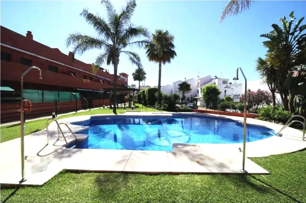 Bright 2-Bedroom Apartment Near Marina de Casares Beach