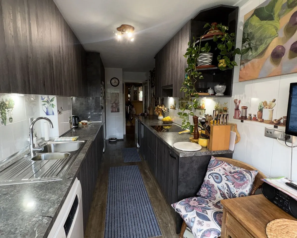 8f09ef04-f93e-47d1-bdd6-8f572e3990a1