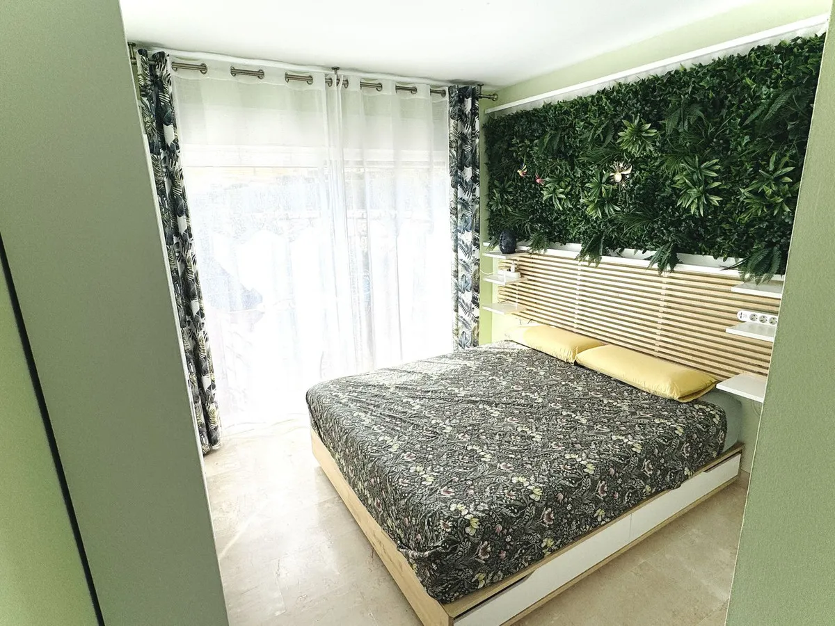 f5b80559-2078-4643-8236-1126d6c21c8a