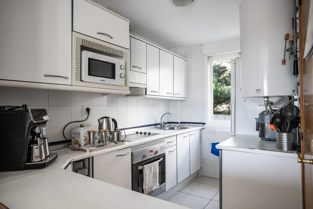 8c22b2c2-8e6b-42db-9761-8633e003b59d