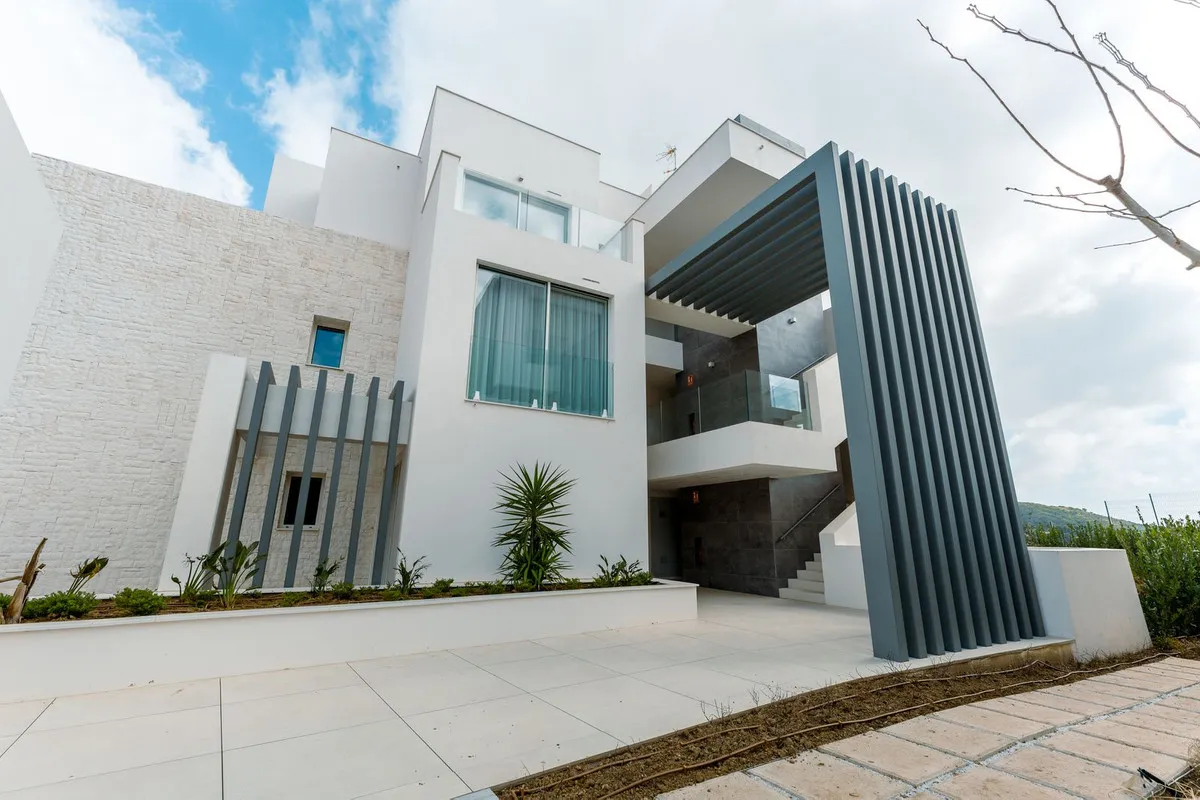 c03dc5bc-7ffa-4e21-84cf-db584c94dd3e