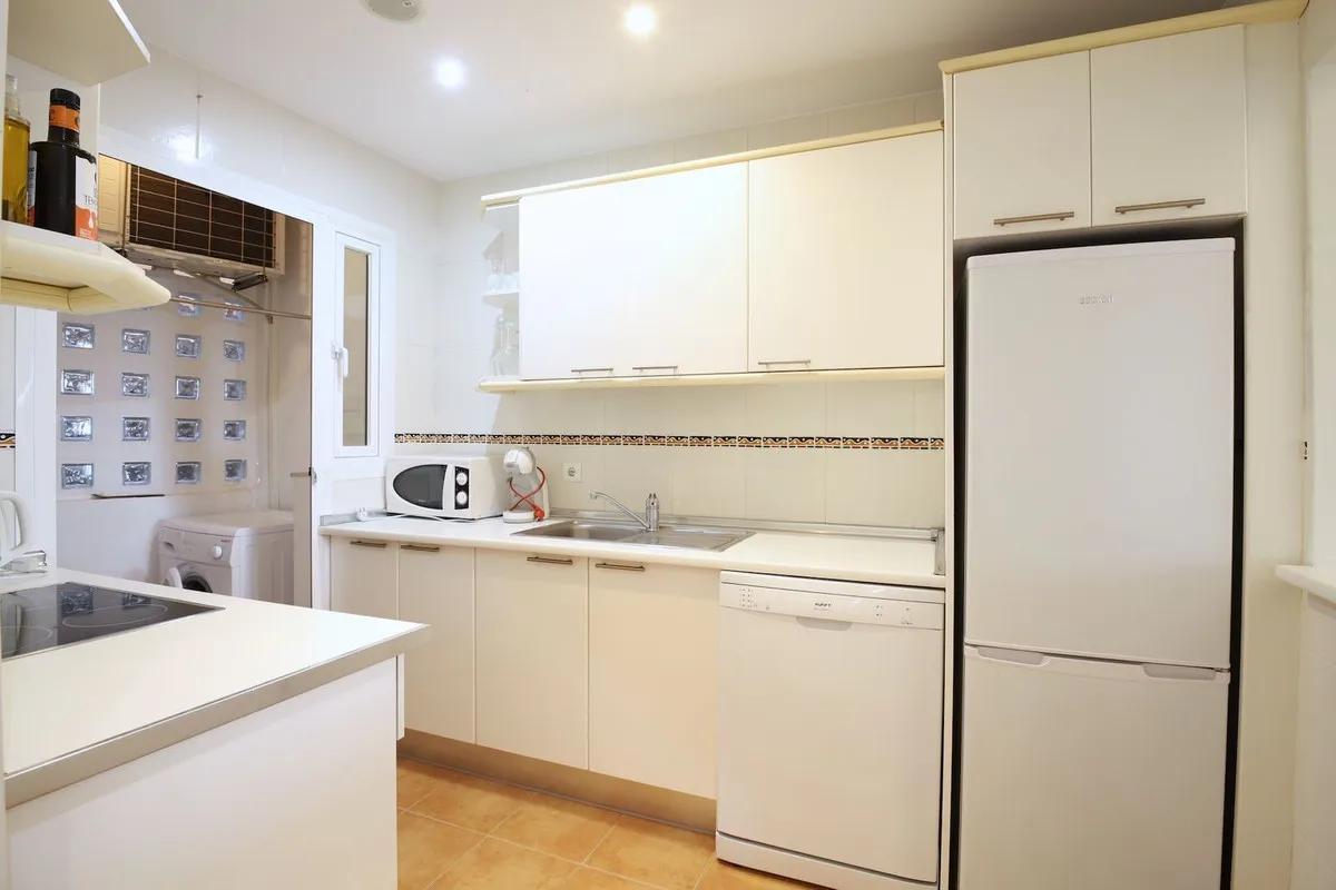 b042d011-e1fd-444c-8d0a-80dee9887e12