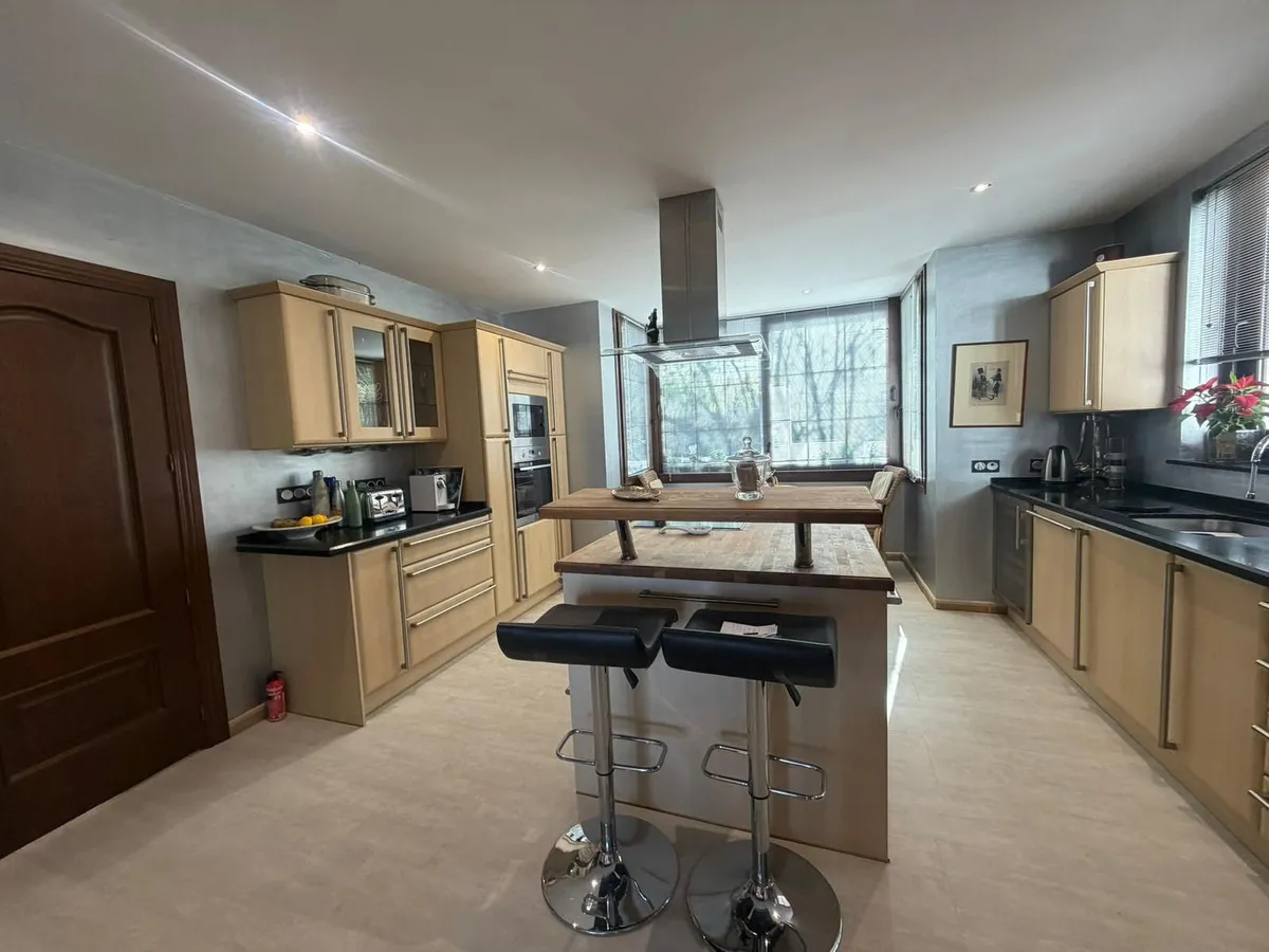 c03bdd8a-943b-4fb2-976c-06af65fa1fa8