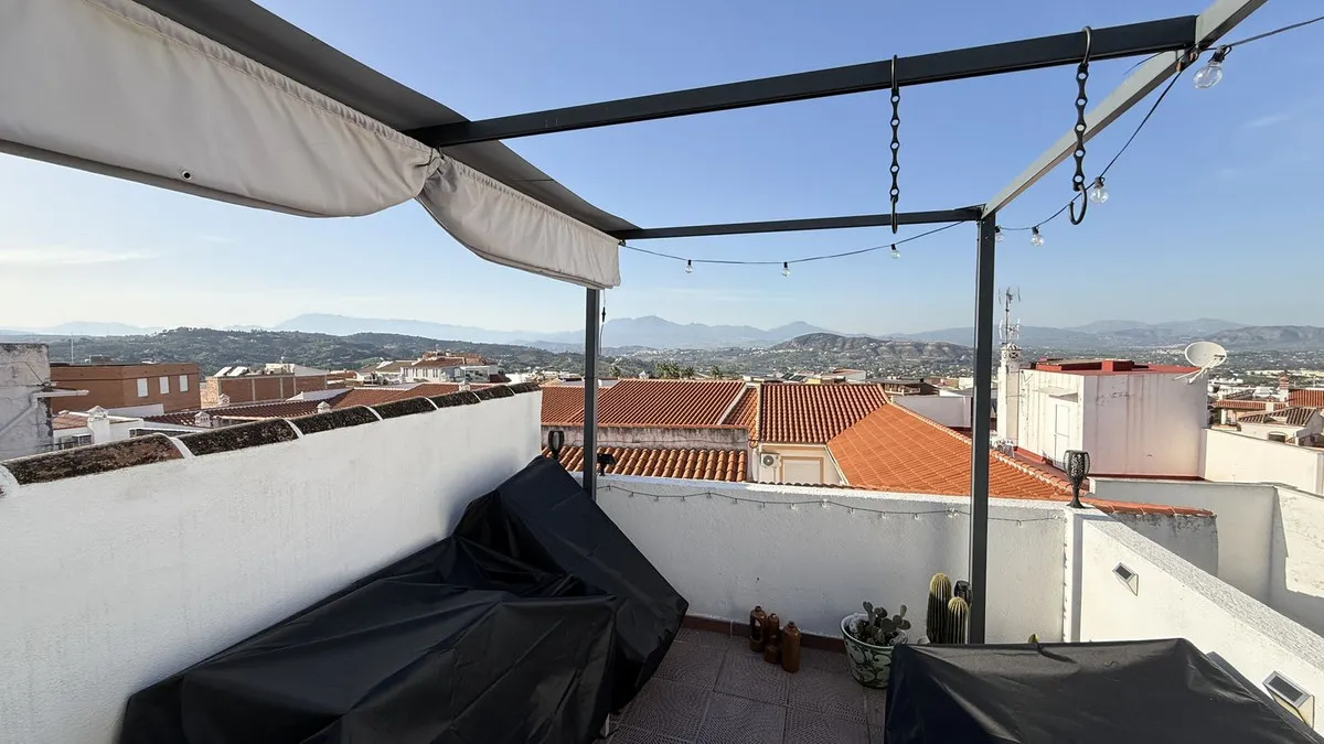 Charming Townhouse with Panoramic Terrace in Alhaurín
