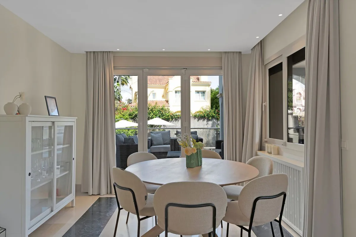 5640e943-3585-4045-8b74-df1cd1deeede