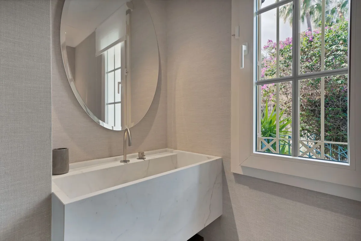 aafd4d88-5cb3-42a9-af89-1a28ce63ad87