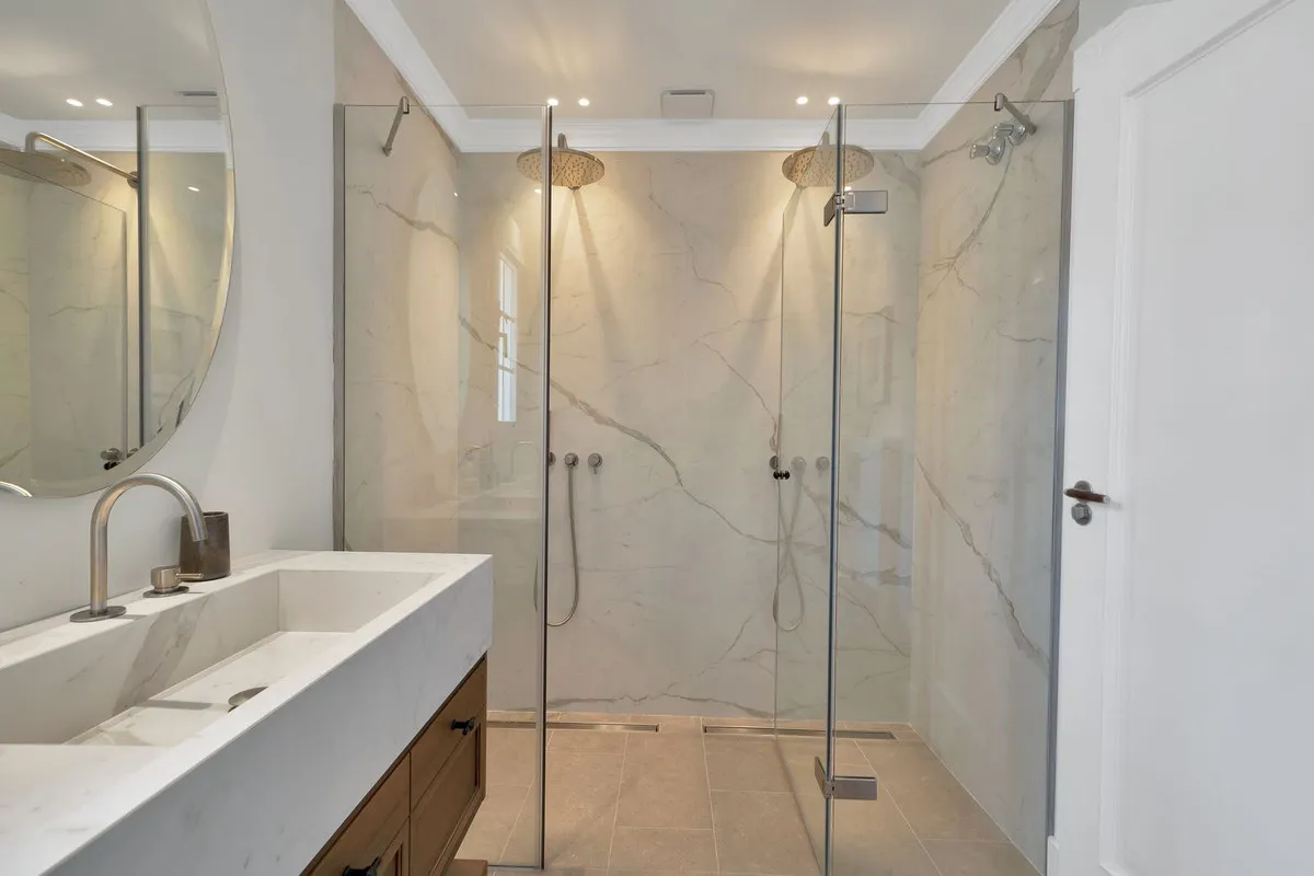 b1dff578-425f-43e0-85e8-64de8694cc1a