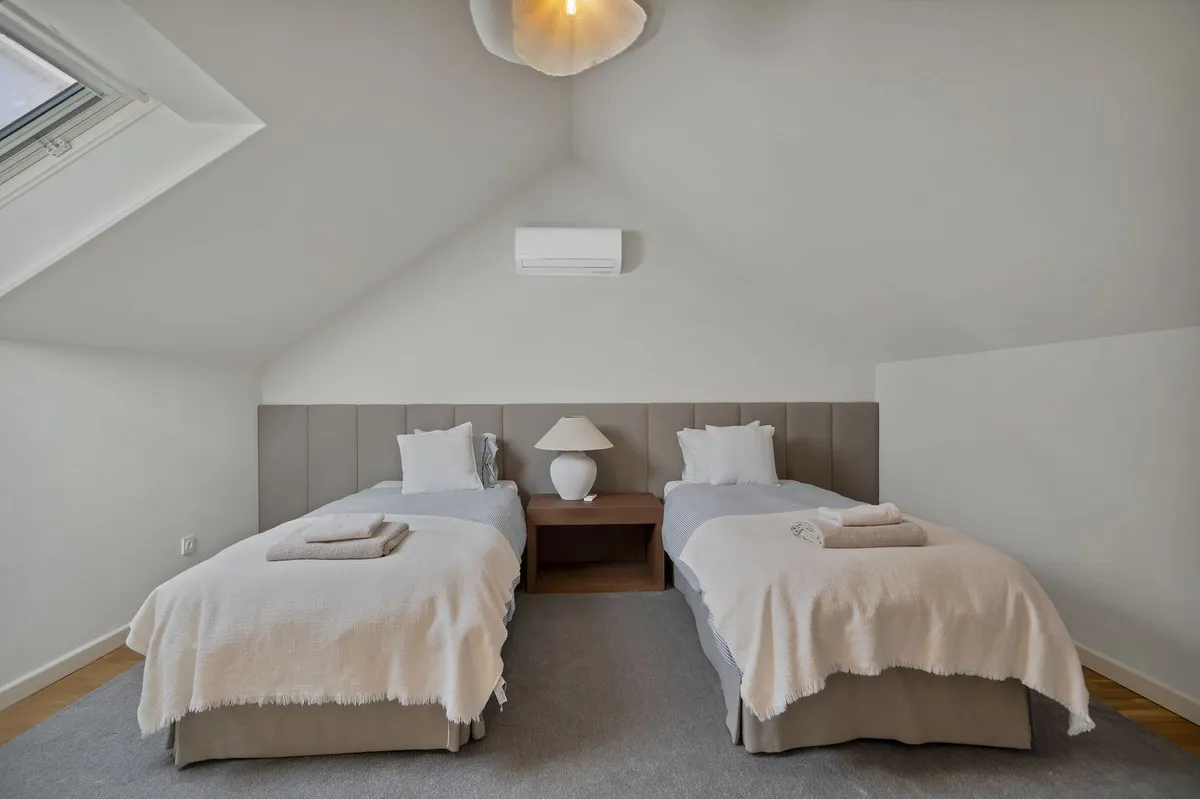 f25a07dc-e504-4713-b0b7-8cf9f233d8ef