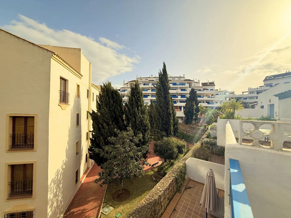 0b10b496-4376-4e03-a1d1-a124dac30dc4