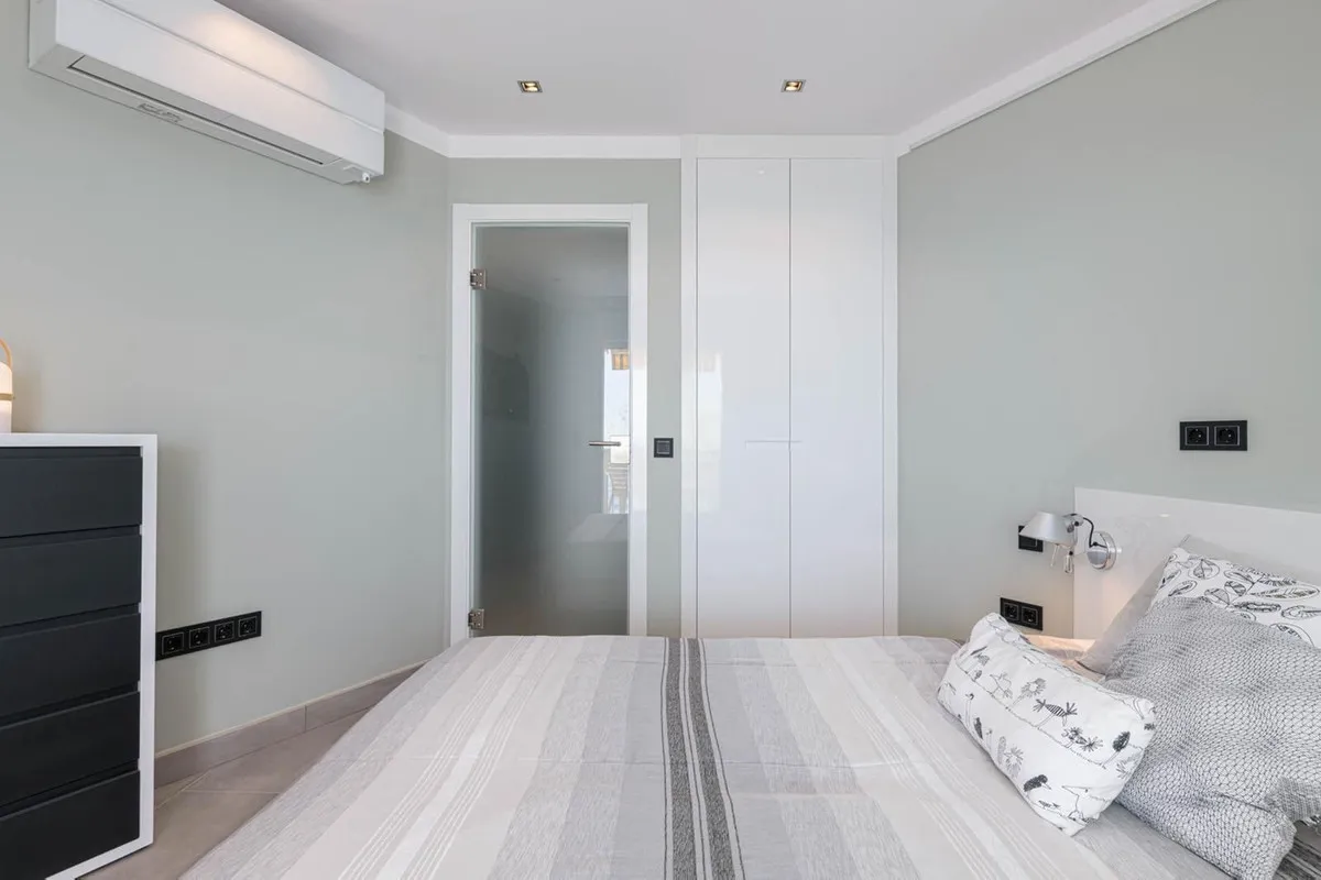 e4d1d4db-dcc7-4a5e-a449-b012b3772897