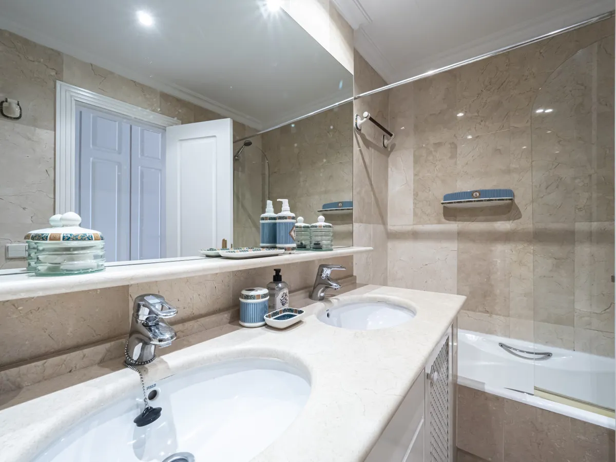 d01a00b3-e929-4f37-a3d8-410bc397077f