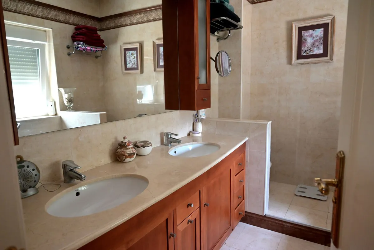 b495c8df-084e-42a1-bf5e-34484e0341a8