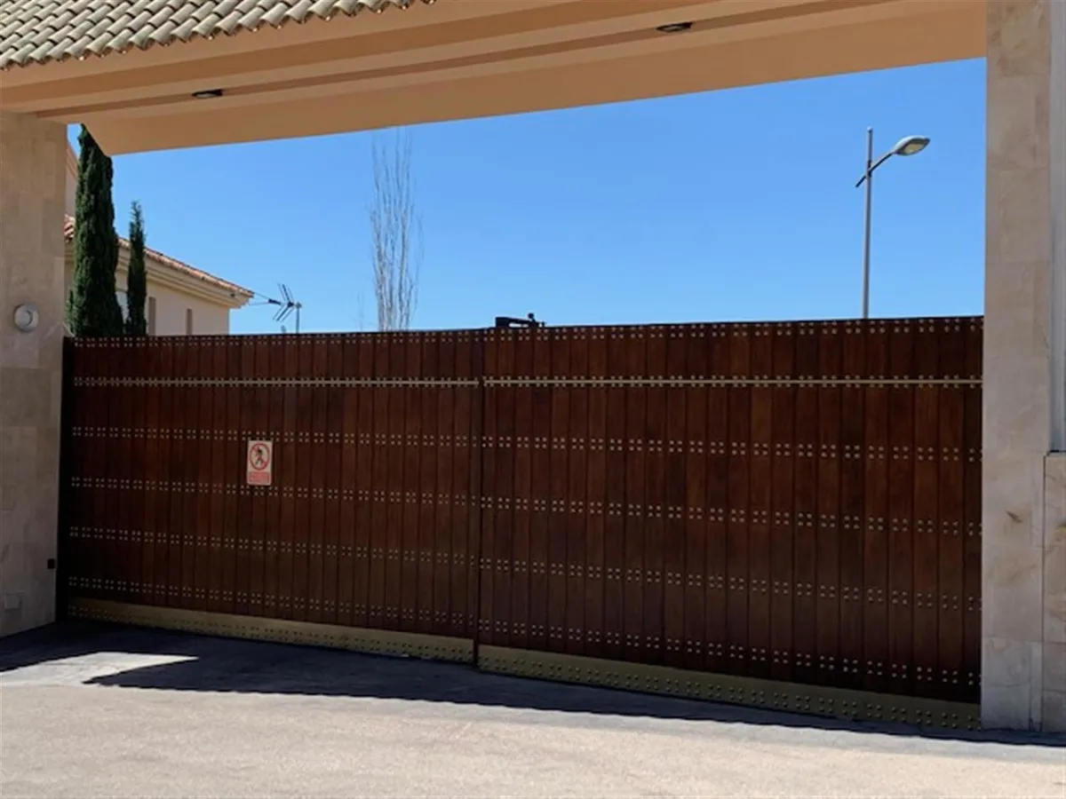 ae75dd5b-432f-408d-87a8-b23a688e3c34