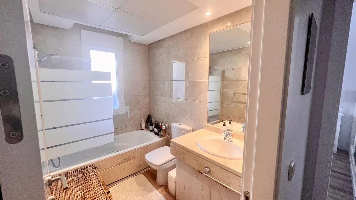 a0f2de60-0ace-40e2-8e6f-dbbd063cc40c